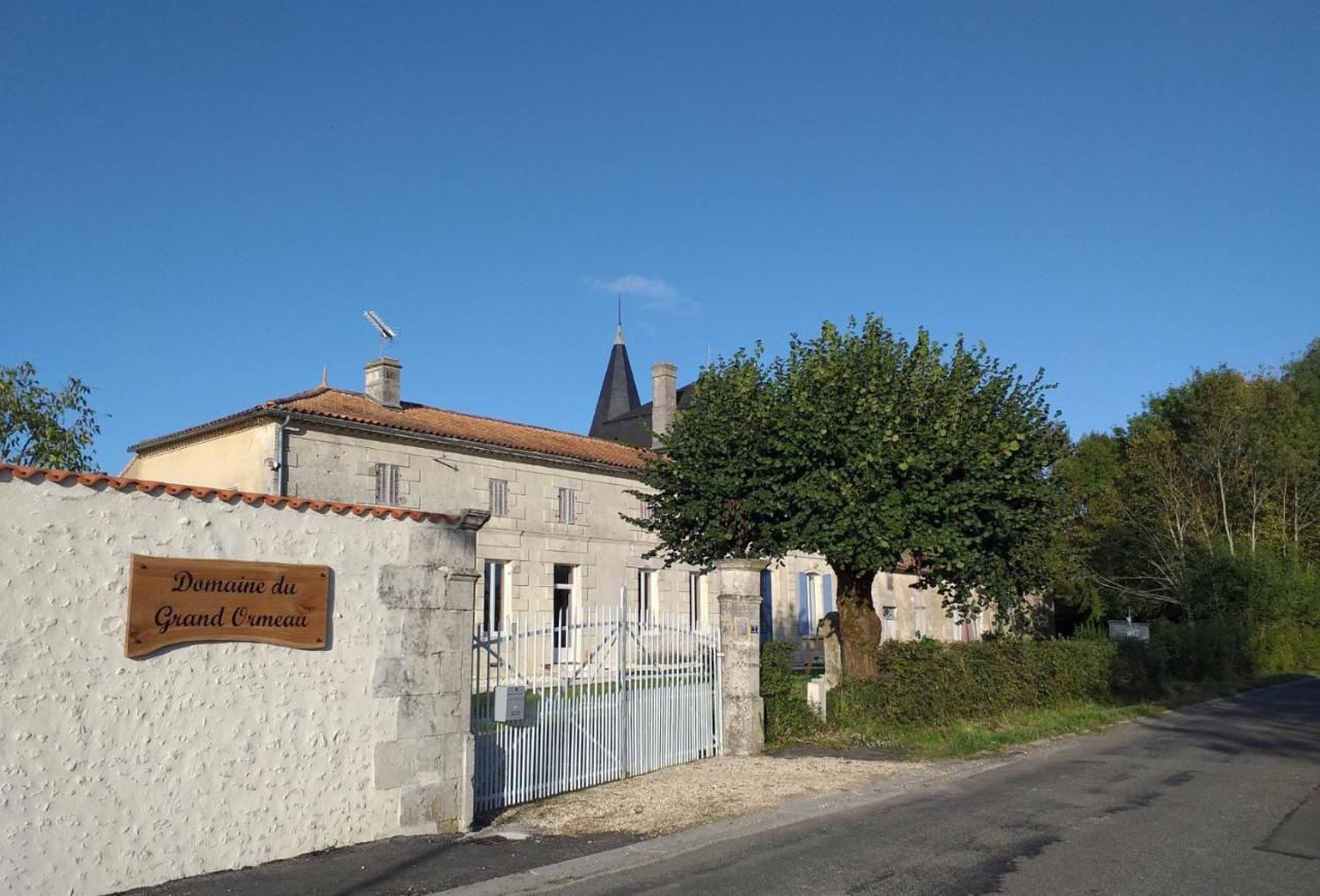 Domaine Du Grand Ormeau Acomodação com café da manhã Semillac Exterior foto